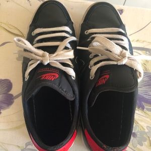 Mens Nike Sweet Legacy Sneakers Size 10